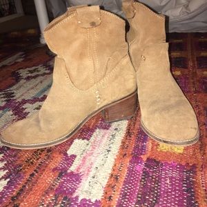 Dolce Vita Grayden bootie!